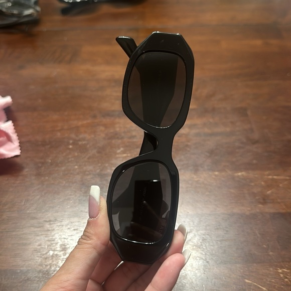 PRADA - Picture 6 of 10